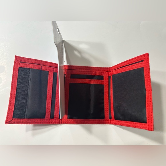 Nintendo - Super Mario Bros. - Velcro Wallet - BNWT 🪠🍄🔥 - Picture 4 of 5